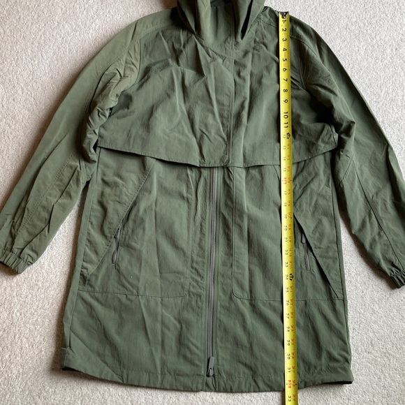 Lululemon Always Effortless long jacket in medium olive - Picture 14 of 15